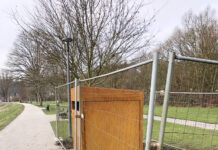 Auf- und Abbau von Holzkästen an der Ruhrpromenade in Essen-Steele